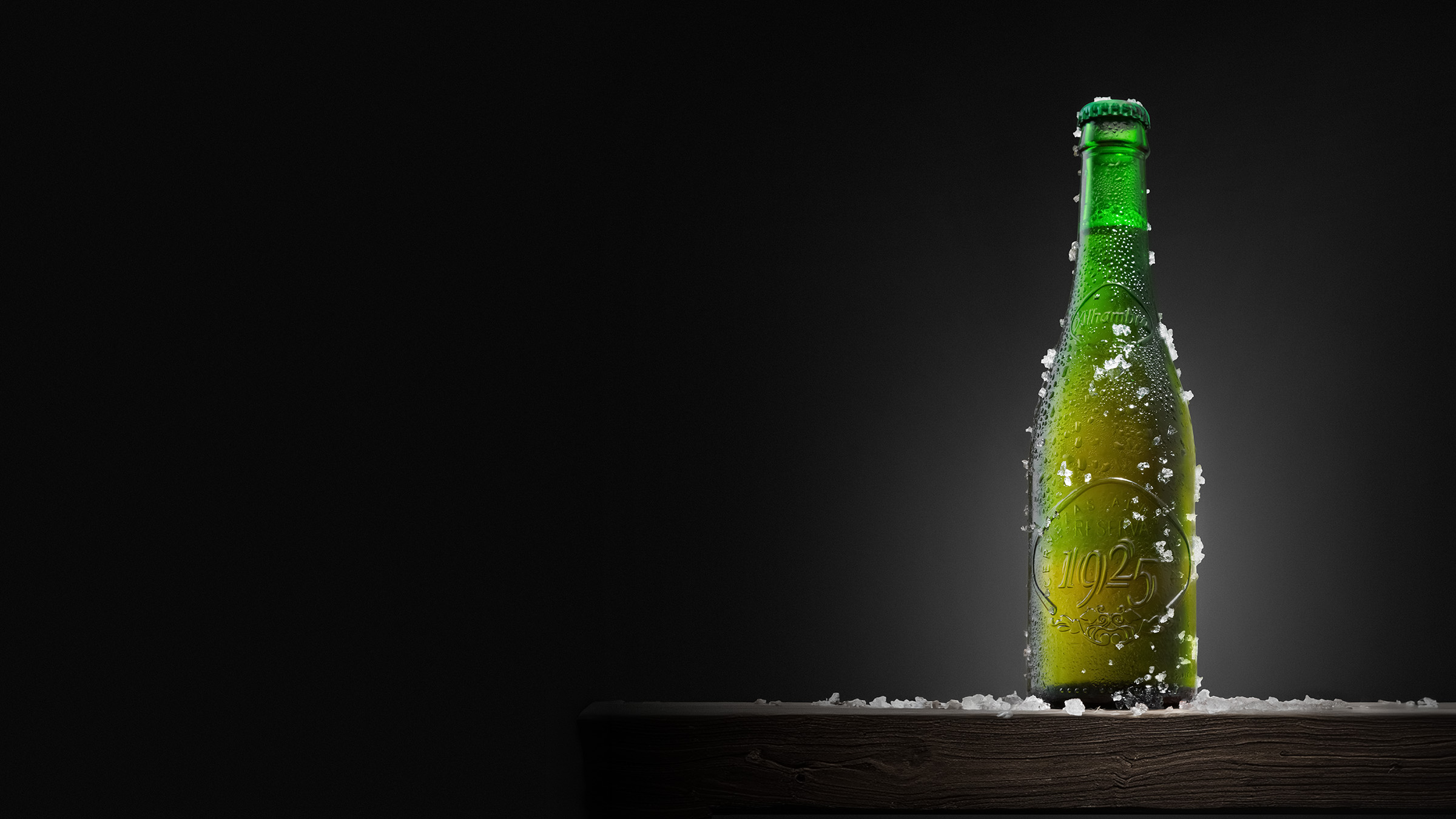 Fotografía de producto · Cerveza Alhambra 1925 con escarcha